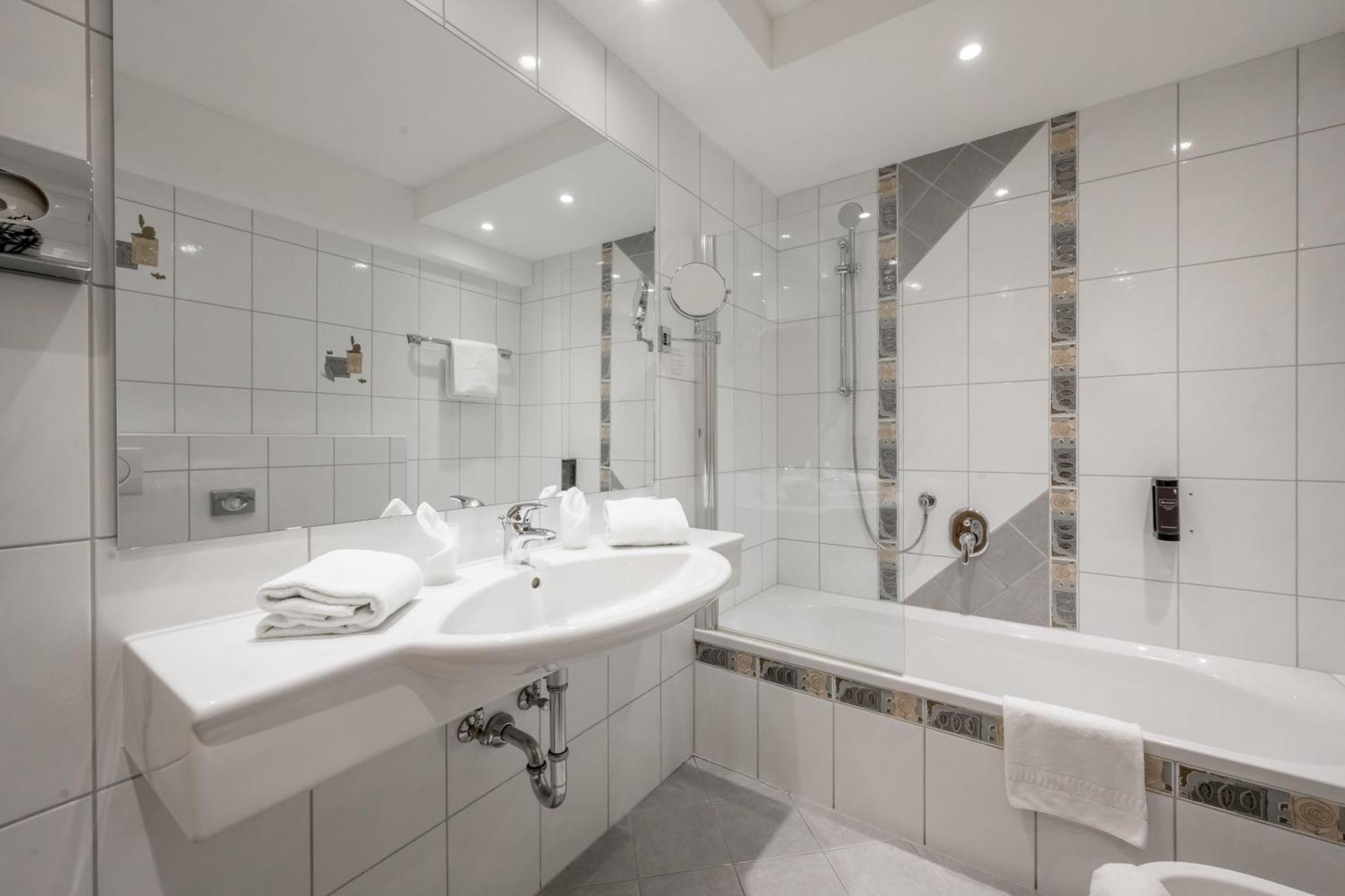 Hotel Zum Gourmet Зеефельд в Тироле Номер фото